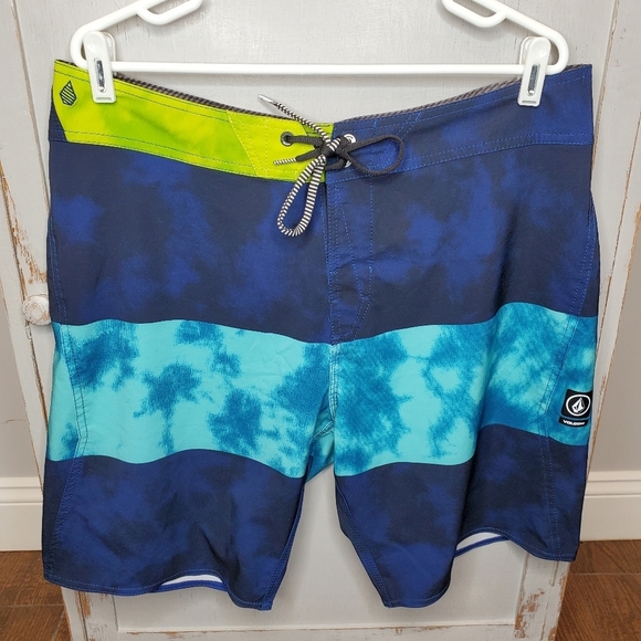 Volcom Mod-Tech Board Shorts 36 - Picture 1 of 7